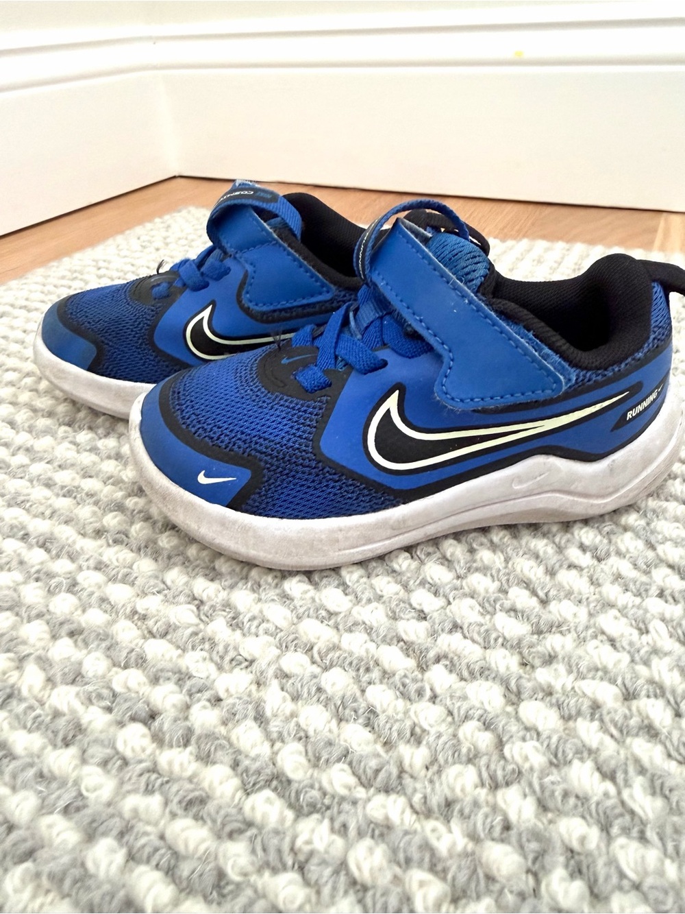 Nike Cosmic Runner Toddler Running Shoes – Blue – US Size 7C